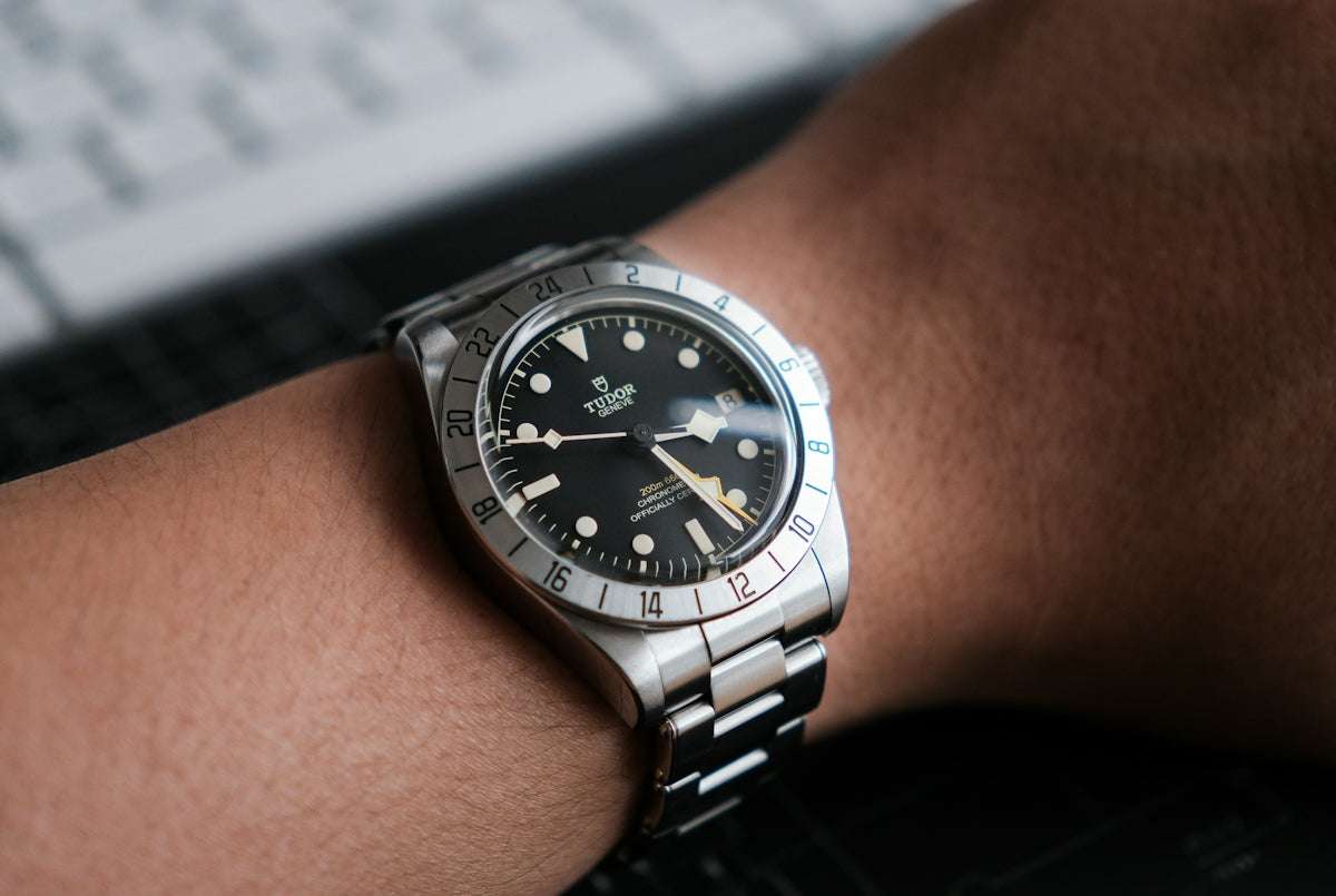 Come Chiudere il Pluriuso Deck svolto dagli Orologi GMT