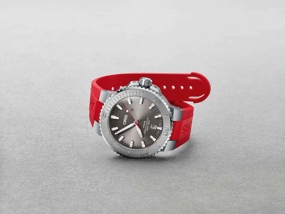 Oris Aquis Date Relief Uomo 43,5 mm Acciaio Quadrante Grigio Lunetta Relief Vetro Zaffiro Calibro 733 Automatico Cinturino Caucciù Rosso Data 30 ATM Swiss Made Ref. 01 733 7730 4153-07 4 24 66EB Oasi Watch