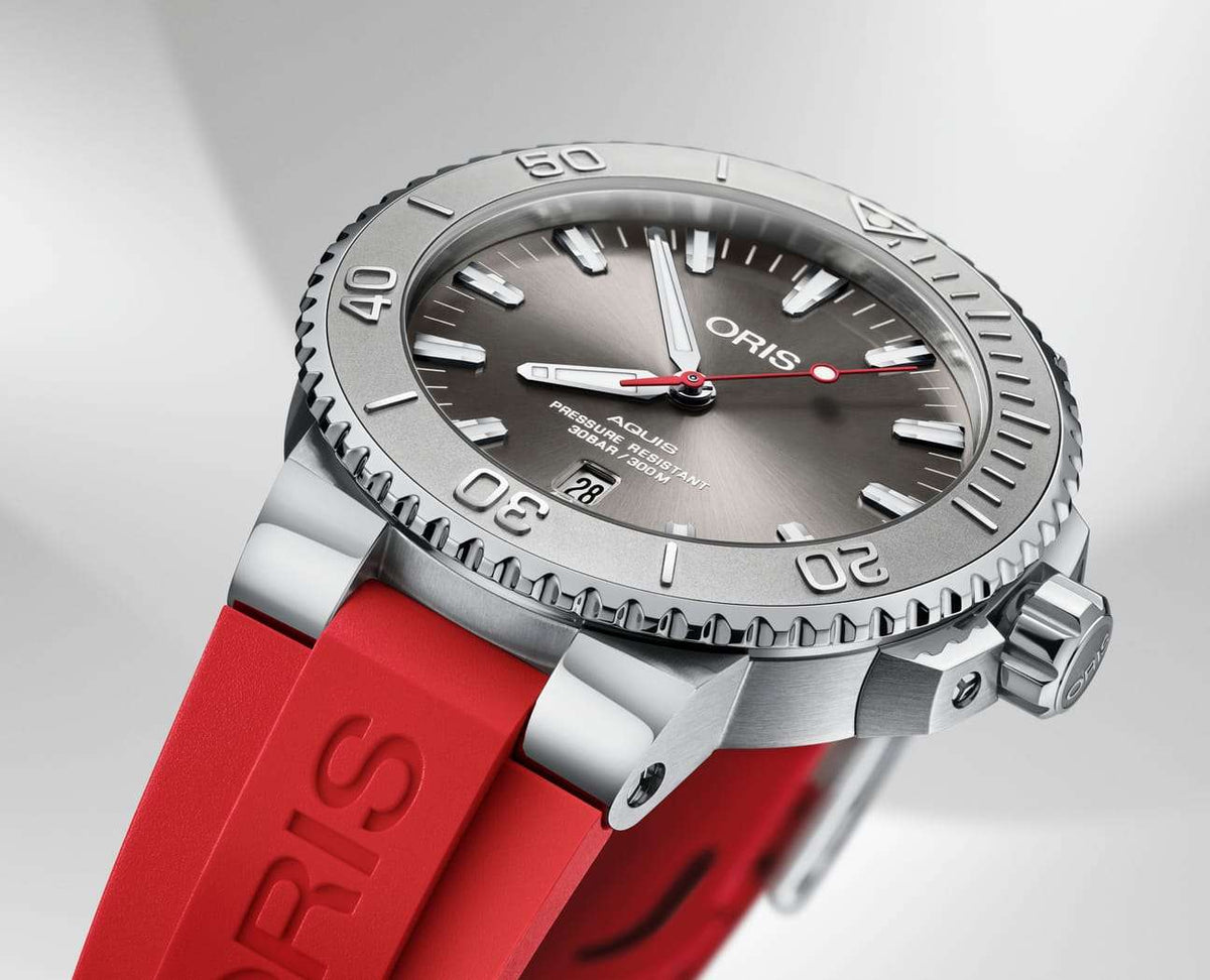 Oris Aquis Date Relief Uomo 43,5 mm Acciaio Quadrante Grigio Lunetta Relief Vetro Zaffiro Calibro 733 Automatico Cinturino Caucciù Rosso Data 30 ATM Swiss Made Ref. 01 733 7730 4153-07 4 24 66EB Oasi Watch