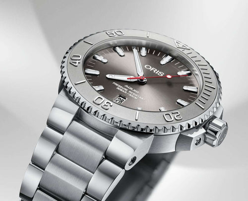 Oris Aquis Date Relief Uomo 43,5 mm Acciaio Quadrante Grigio Lunetta Relief in Acciaio Vetro Zaffiro Calibro 733 Automatico Bracciale Acciaio Data 30 ATM Swiss Made Ref. 01 733 7730 4153-07 8 24 05PEB Oasi Watch