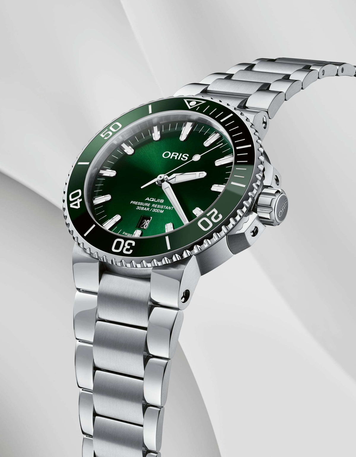 Oris Aquis Date Uomo 43,5 mm Acciaio Quadrante Verde Soleil Lunetta Ceramica Verde Vetro Zaffiro Calibro 733 Automatico Bracciale Acciaio Data 30 ATM Swiss Made Ref. 01 733 7730 4157-07 8 24 05PEB Oasi Watch