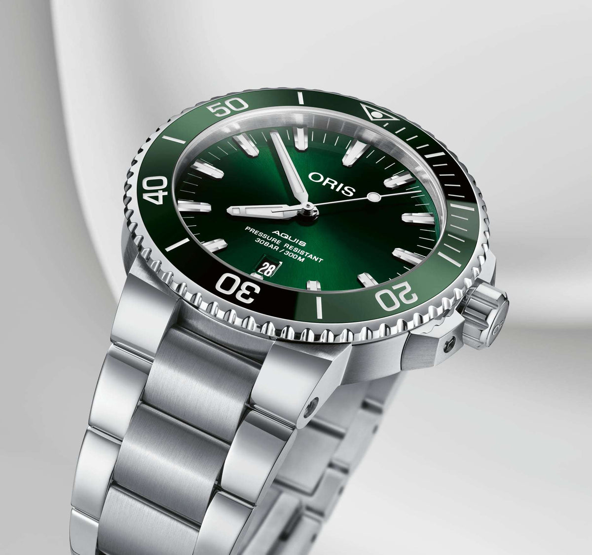 Oris Aquis Date Uomo 43,5 mm Acciaio Quadrante Verde Soleil Lunetta Ceramica Verde Vetro Zaffiro Calibro 733 Automatico Bracciale Acciaio Data 30 ATM Swiss Made Ref. 01 733 7730 4157-07 8 24 05PEB Oasi Watch