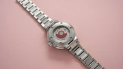 Orologio con fondello visibile e bracciale in acciaio a maglie lucidate
