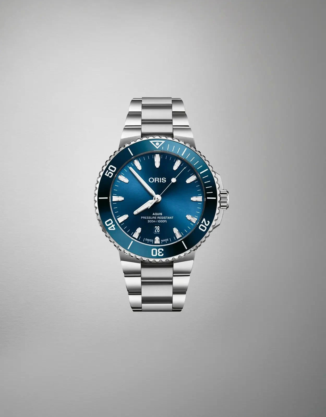 Orologio Oris Aquis automatico blu con ghiera dentata e bracciale in acciaio