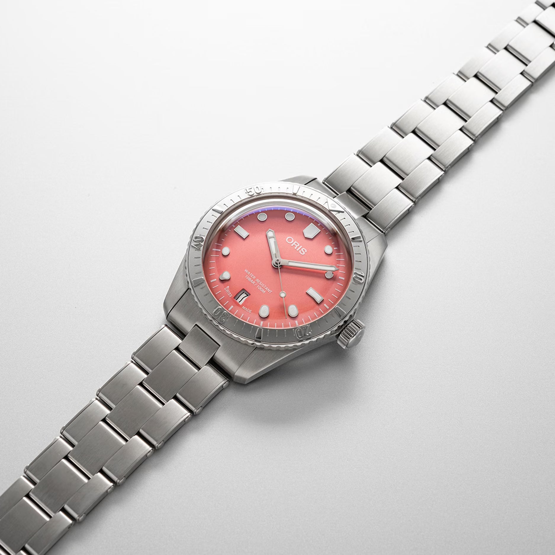 Orologio Oris subacqueo con bracciale in acciaio e quadrante rosa, cassa tonda