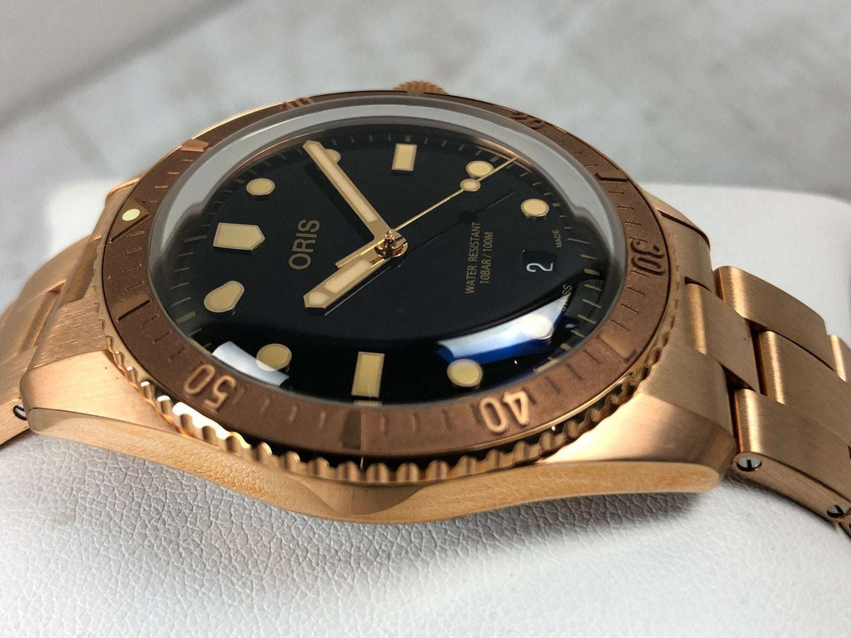 Oris Divers Sixty-Five Date Cotton Candy Sepia Uomo 38mm Bronzo Quadrante Nero Automatico Calibro 733-1 Vetro Zaffiro Lunetta Diver Bracciale Bronzo Data 100m Swiss Made Ref. 01 733 7771 3154-07 8 19 15 Oasi Watch