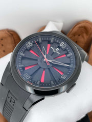 Orologio automatico con quadrante blu scuro, dettagli rossi e cinturino in gomma nero