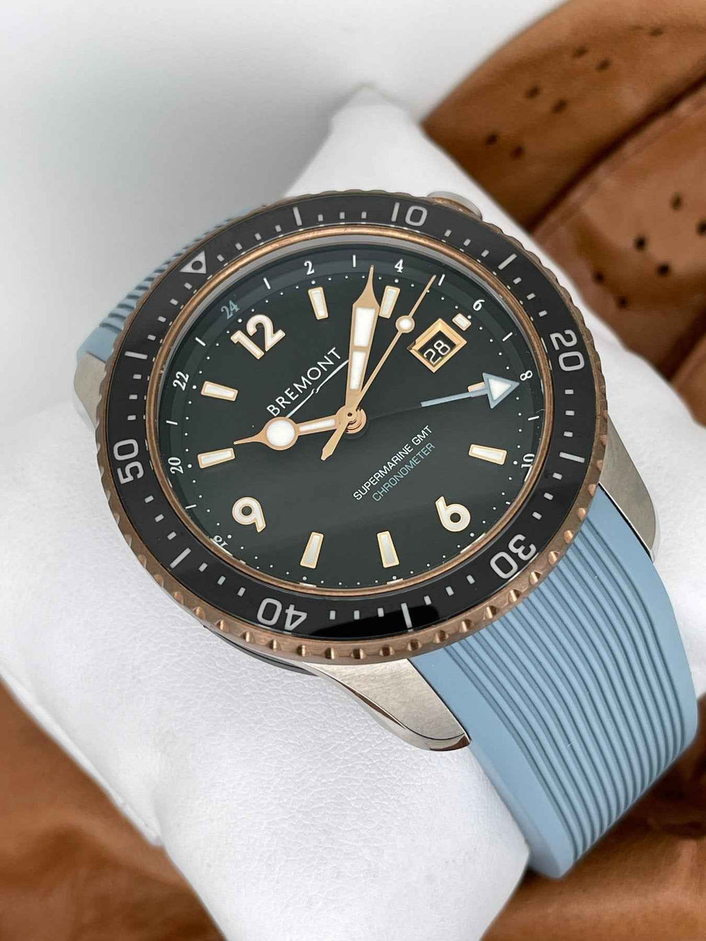Orologio subacqueo da uomo con quadrante nero e cinturino in gomma azzurro
