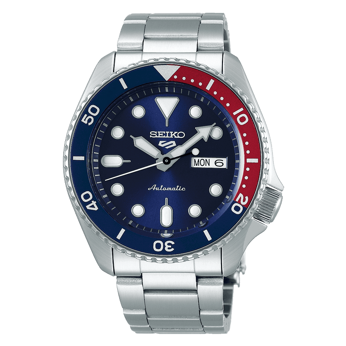 Seiko 5 Sports SKX Automatico Uomo 42,5 mm Acciaio Quadrante Blu Lunetta Girevole Unidirezionale Blu e Rossa Pepsi Vetro Hardlex Giorno e Data Bracciale Acciaio 100 m Ref. SRPD53K1