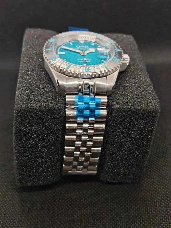 Orologio subacqueo con cassa in acciaio, quadrante blu-verde e bracciale in acciaio