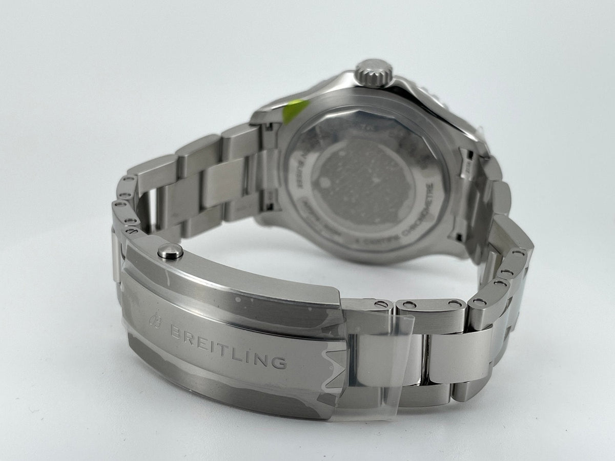 Retro dell’orologio Breitling con bracciale in acciaio e chiusura con scritta