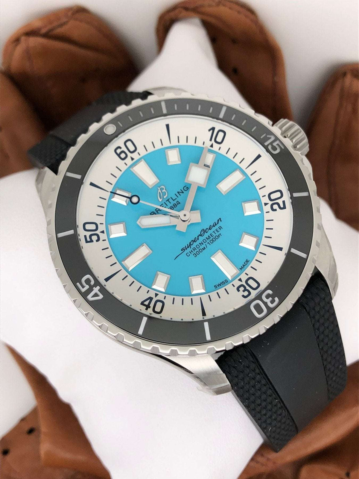 Orologio subacqueo Breitling con quadrante turchese e cinturino in caucciù nero