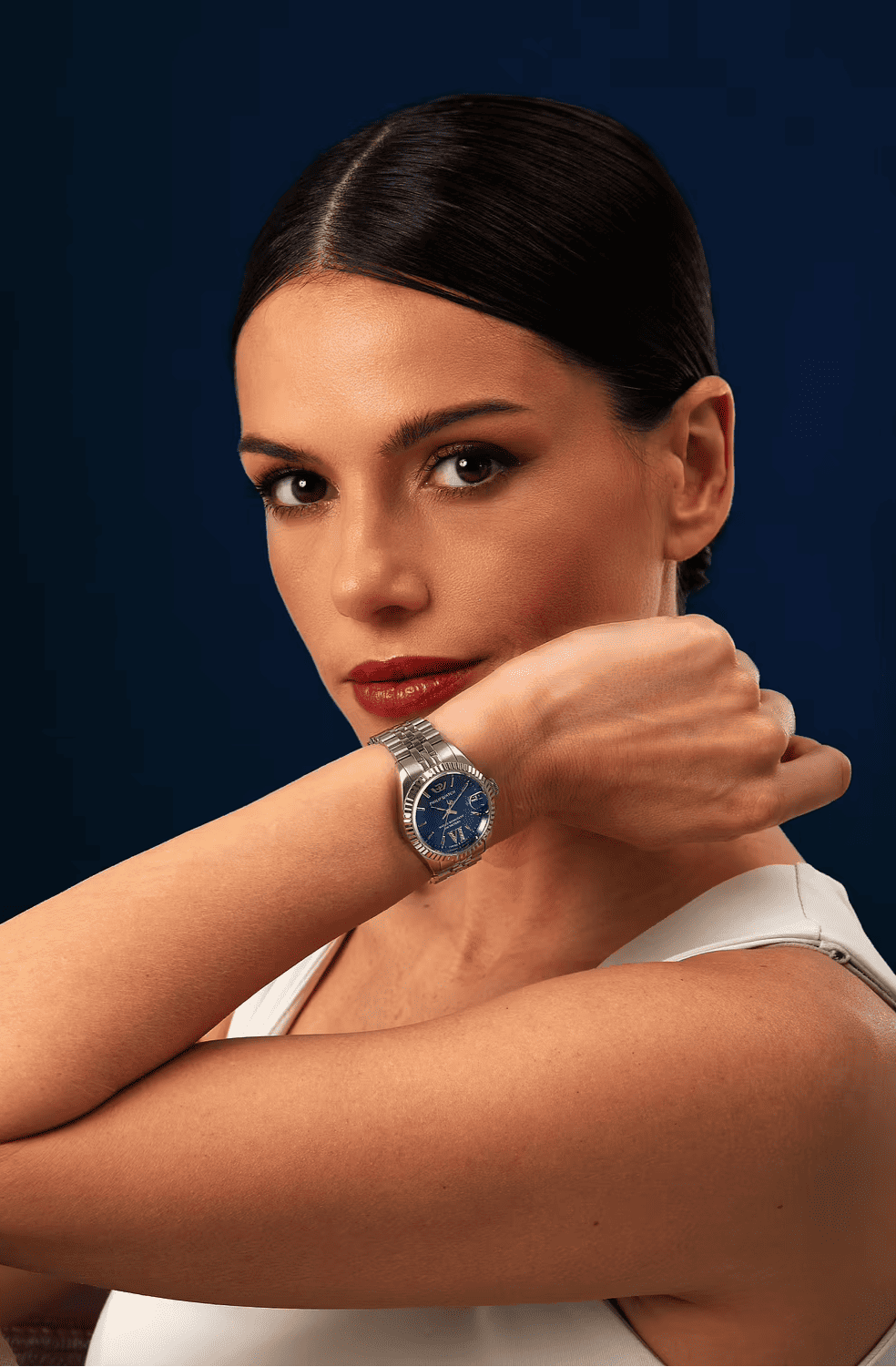 Orologio da donna con quadrante blu madreperla e bracciale in acciaio, cassa argentata