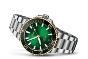 Orologio subacqueo ORIS con quadrante verde, bracciale in acciaio e ghiera oro