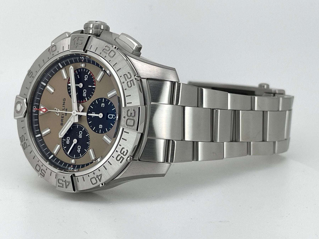 Breitling Avenger B01 Chronograph 44 Beige Dial Automatic Full Set Ref. AB0147101A1A1 Mint Breitling