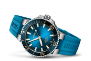 Orologio automatico Oris con quadrante blu, indici dorati e cinturino in gomma blu