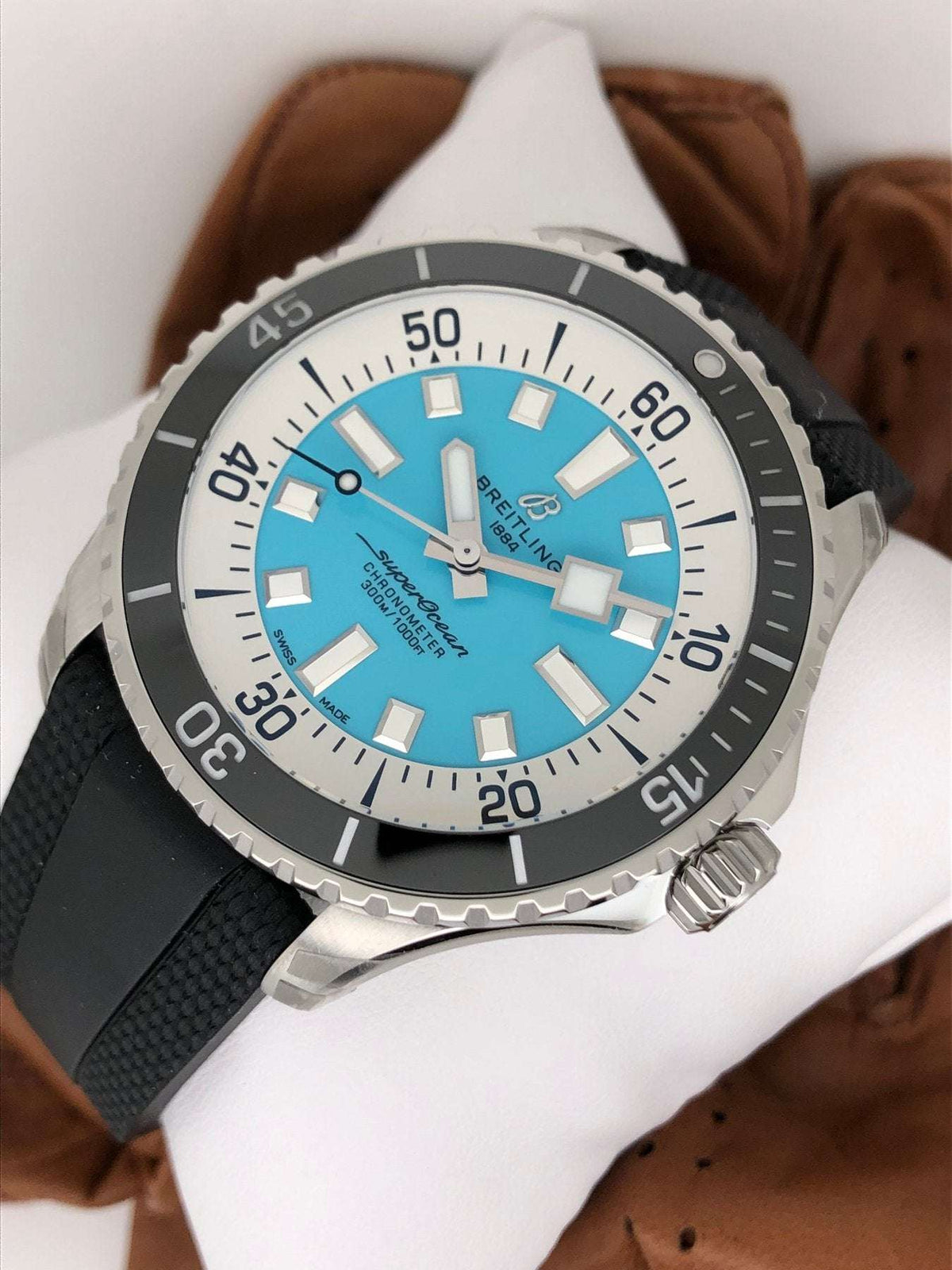 Orologio subacqueo con quadrante turchese, lunetta nera e cinturino nero