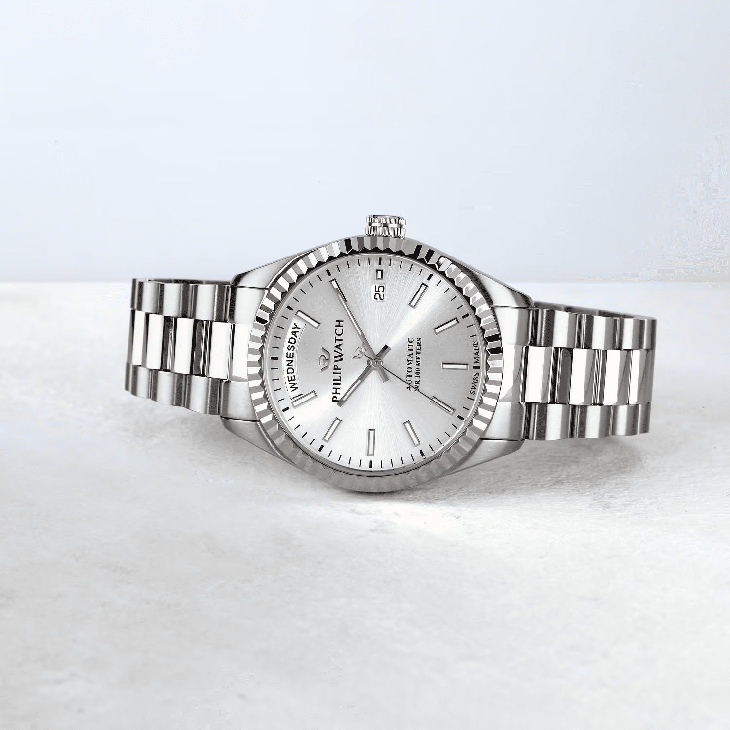 Orologio automatico con quadrante bianco e bracciale d’acciaio, giorno-data