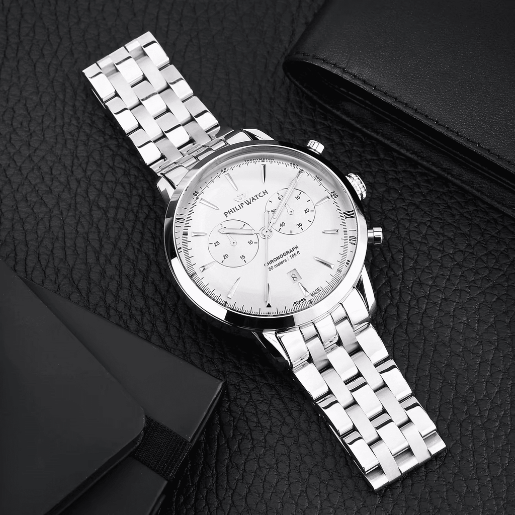Orologio cronografo in acciaio con quadrante bianco e bracciale a maglie