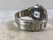 Orologio Montblanc con fondello in acciaio e incisione blu, cinturino in metallo