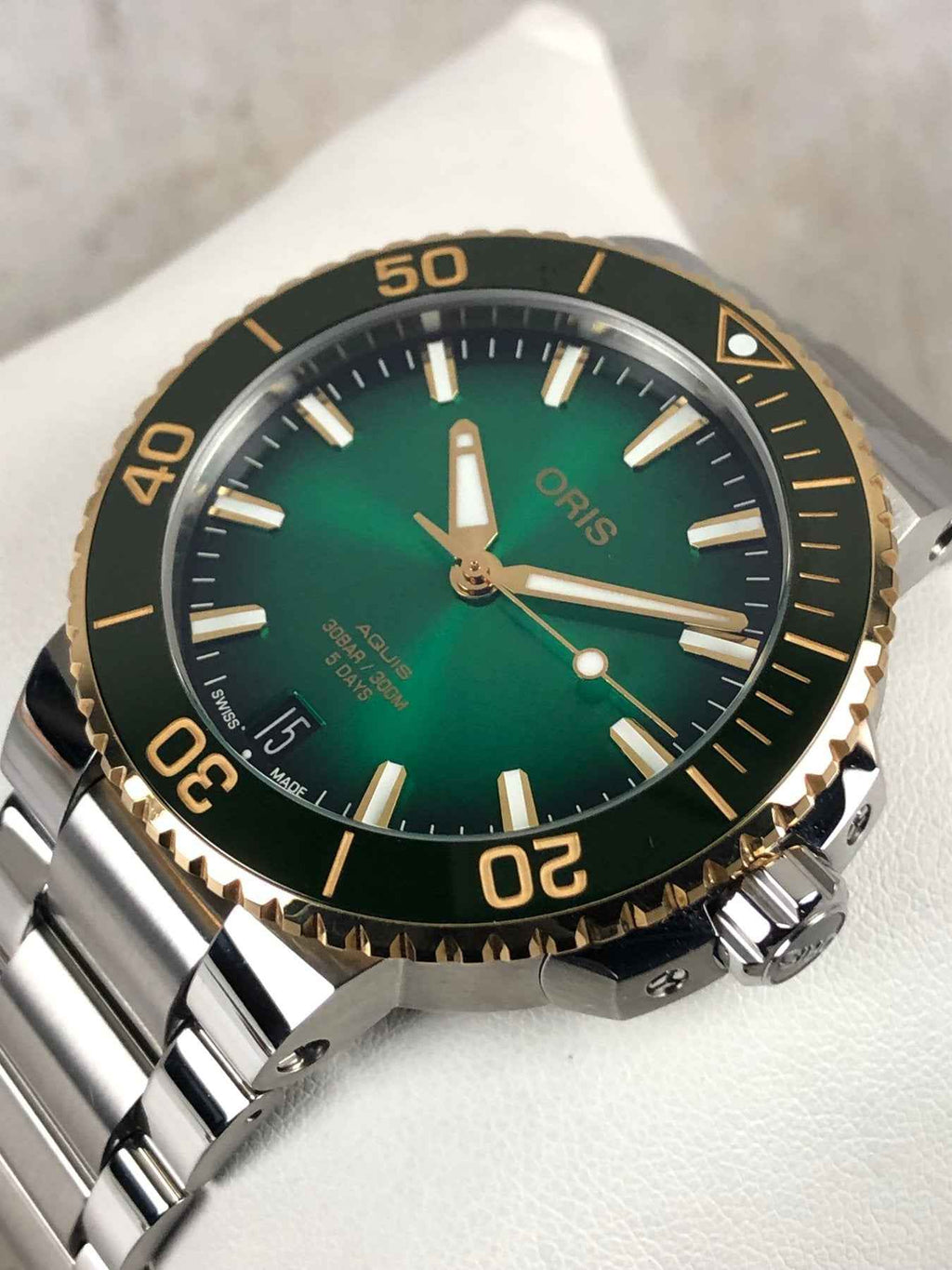 Orologio subacqueo ORIS con quadrante verde e cinturino in acciaio, ghiera oro
