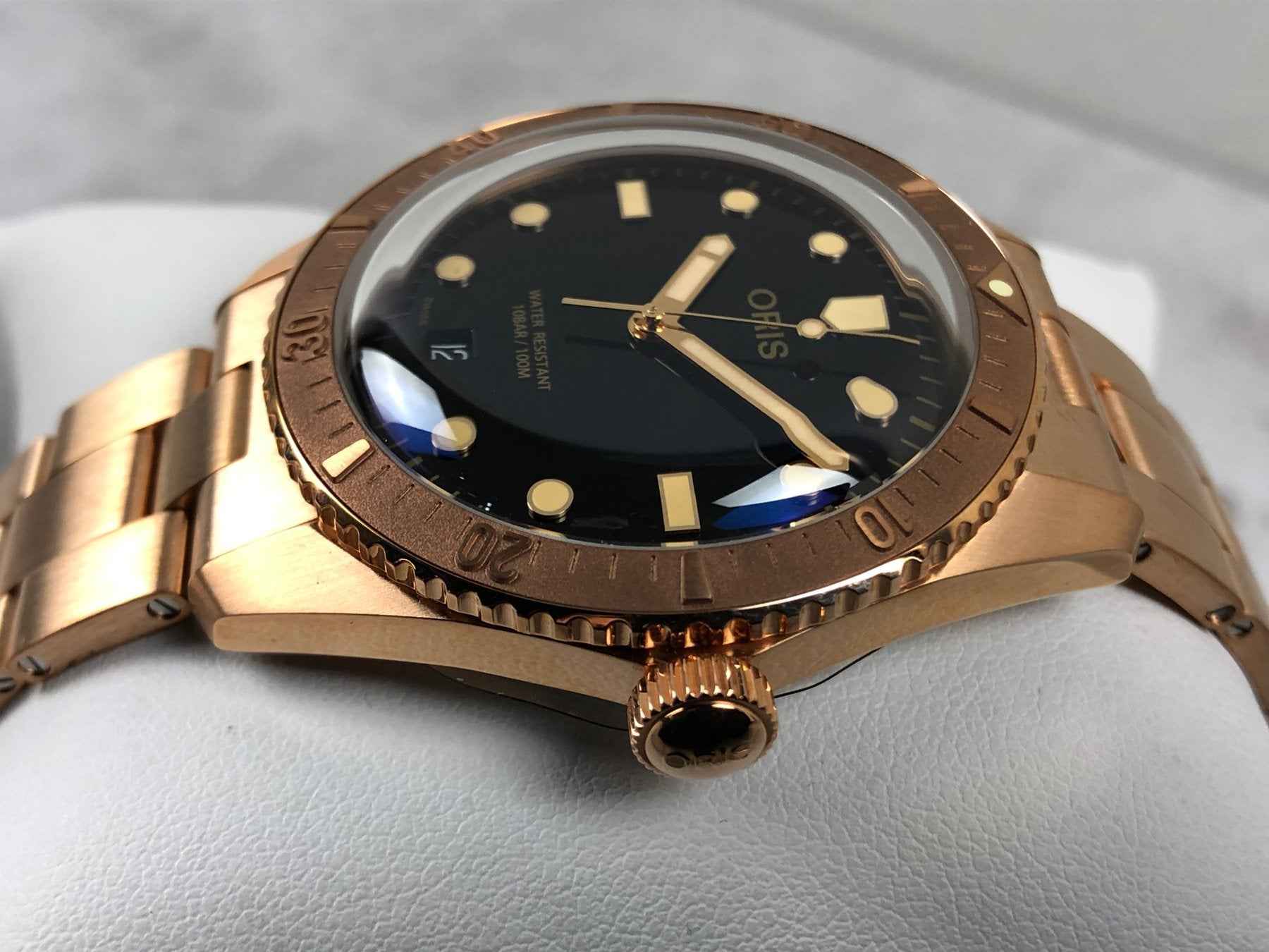 Orologio subacqueo Oris con quadrante nero e cinturino bracciale bronzo