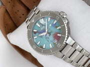 Orologio con quadrante azzurro multicolore, lunetta girevole e bracciale in acciaio