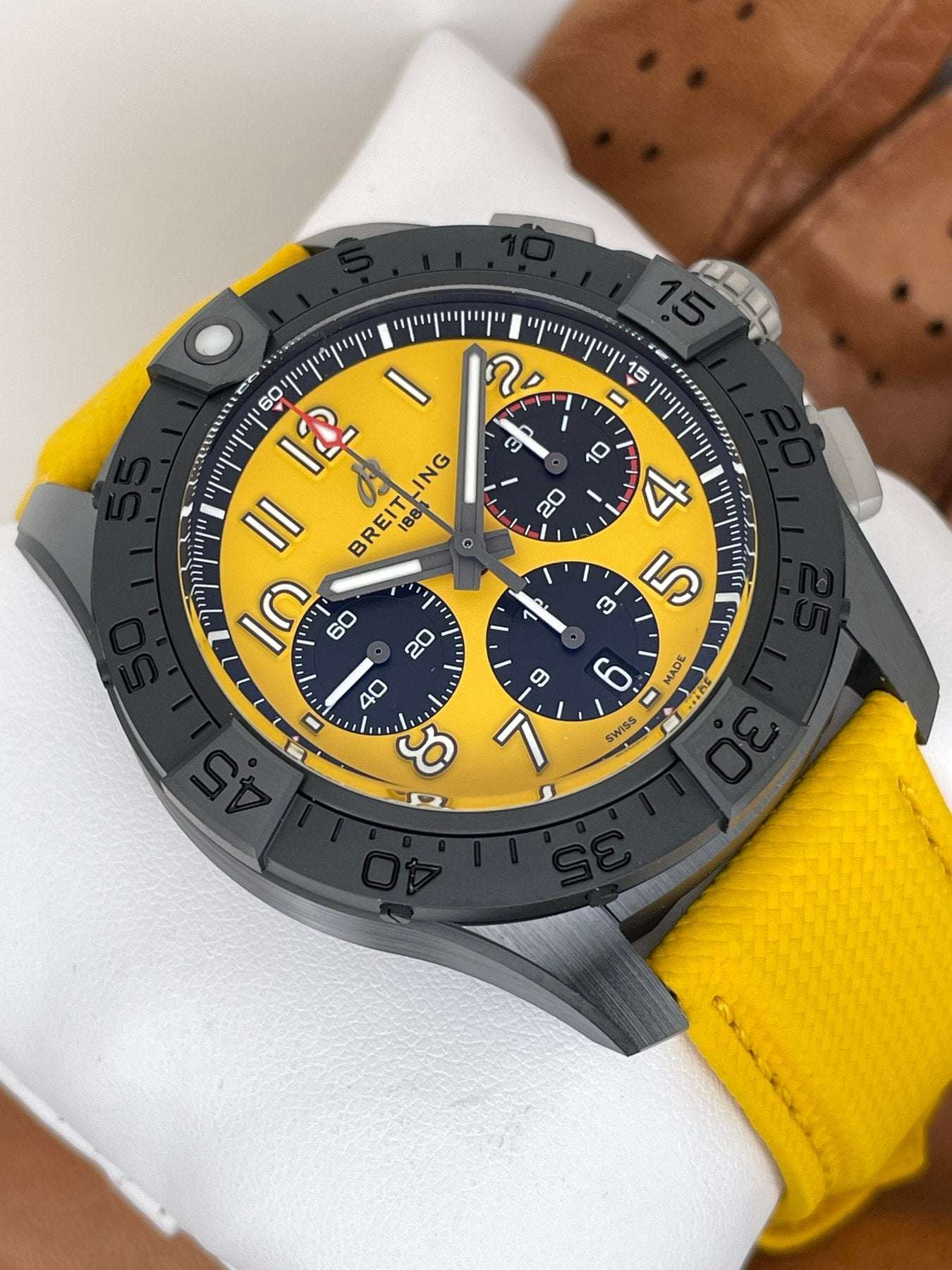 Breitling Avenger B01 Chronograph 44: L'orologio da pilota che unisce prestazioni e stile Breitling