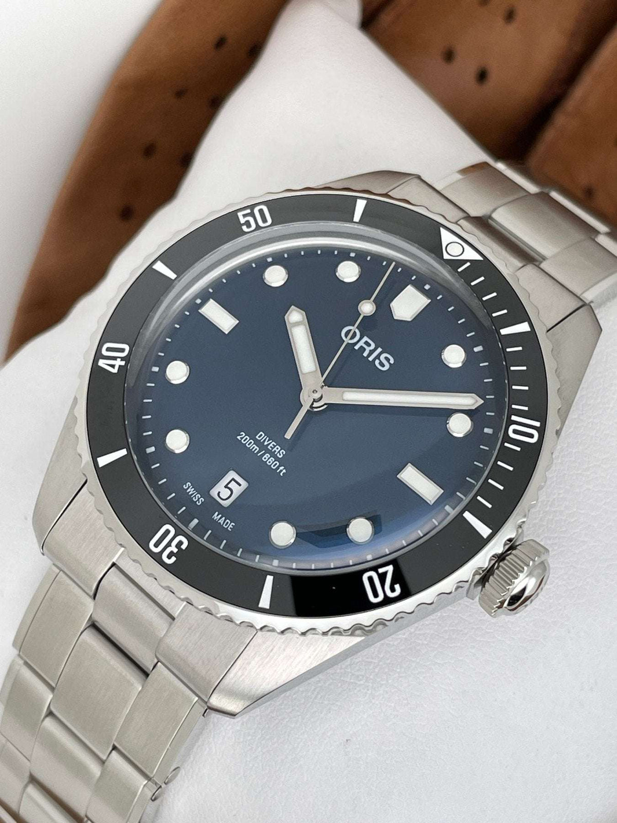 Oris Divers Date Uomo 39mm Acciaio Quadrante Blu Automatico Calibro 733-1 Lunetta Ceramica Vetro Zaffiro Bracciale Acciaio Cinturino Gomma Data Super-LumiNova 200m Swiss Made Ref. 01 733 7795 4055-Set Oasi Watch