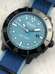 Orologio subacqueo Alpina con quadrante blu sfumato, lancette e ghiera nera