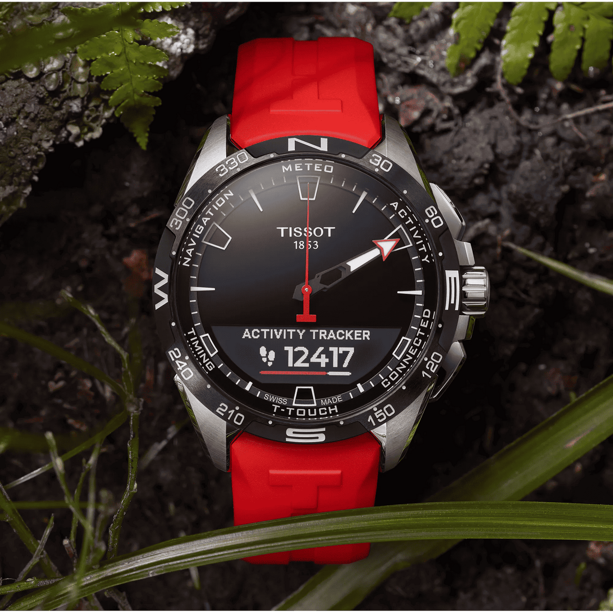 Orologio Tissot in giardino: quadrante nero con Activity Tracker e cinturino rosso