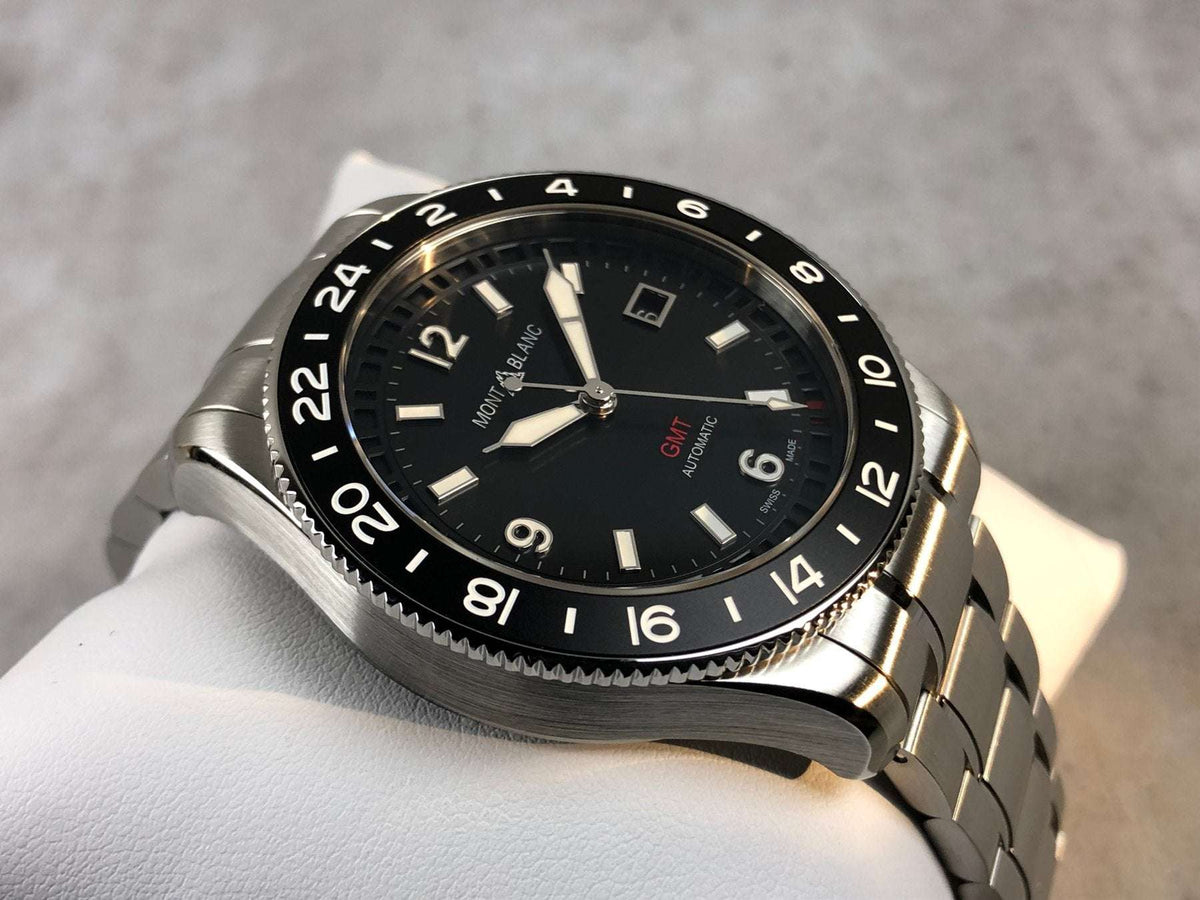 Orologio GMT Montblanc con quadrante nero, indici bianchi e cinturino in acciaio
