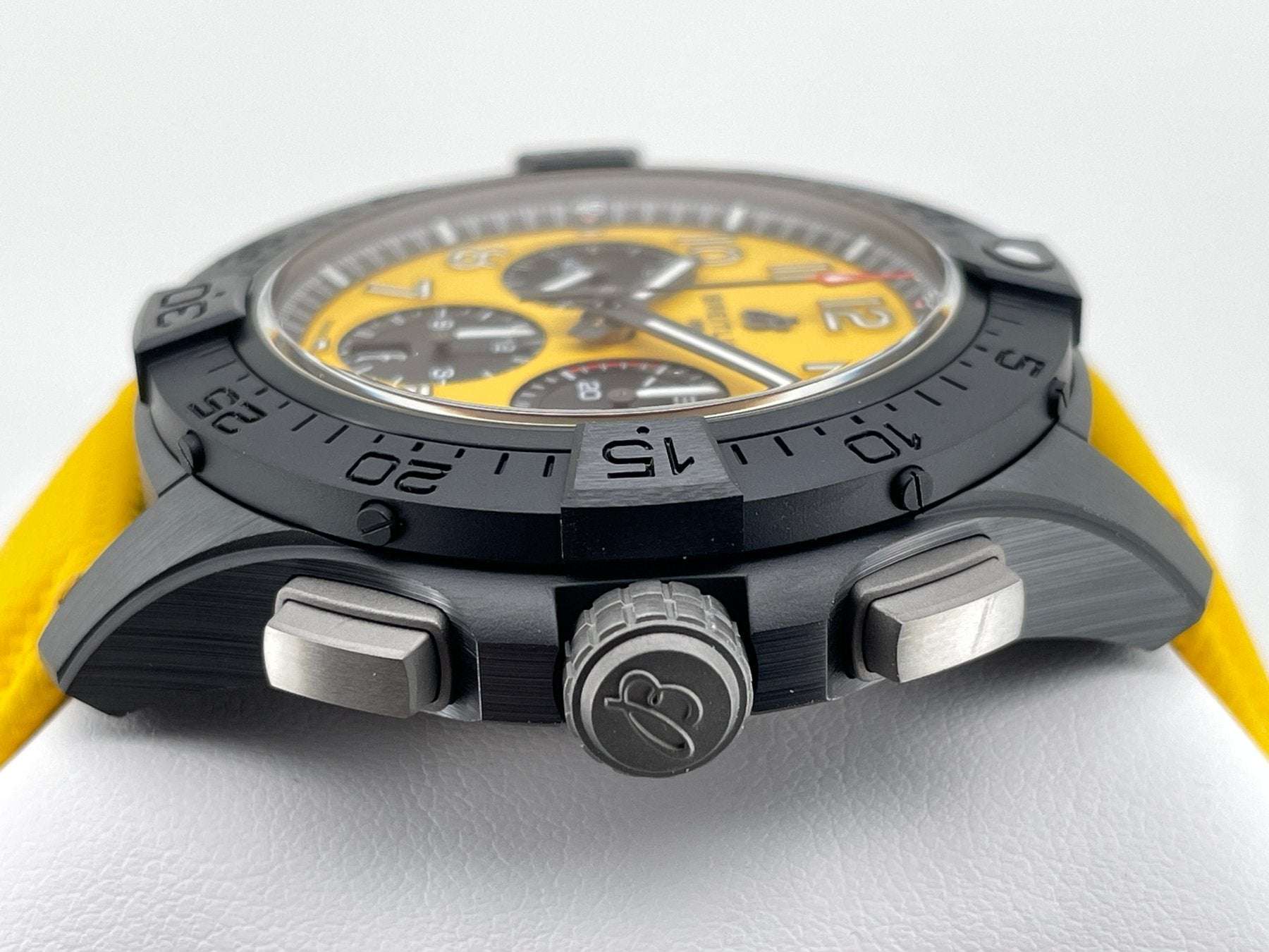 Breitling Avenger B01 Chronograph 44: L'orologio da pilota che unisce prestazioni e stile Breitling