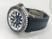Orologio subacqueo in titanio con quadrante mimetico scuro e cinturino in gomma