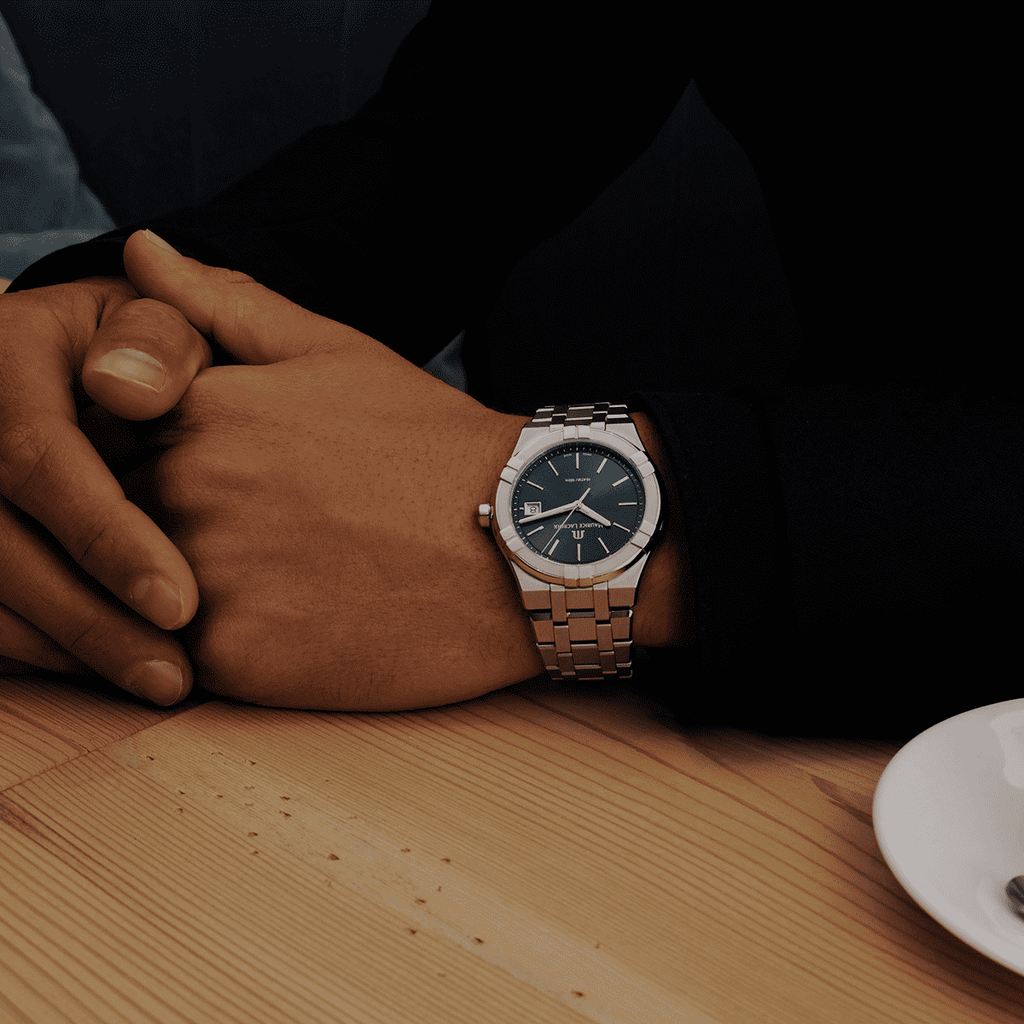 Maurice Lacroix AIKON Quartz Date Uomo 40 mm Acciaio Quadrante Blu Soleil Vetro Zaffiro Quarzo Swiss Made Bracciale Acciaio Data 10 ATM Ref. AI1108-SS002-430-1 Oasi Watch