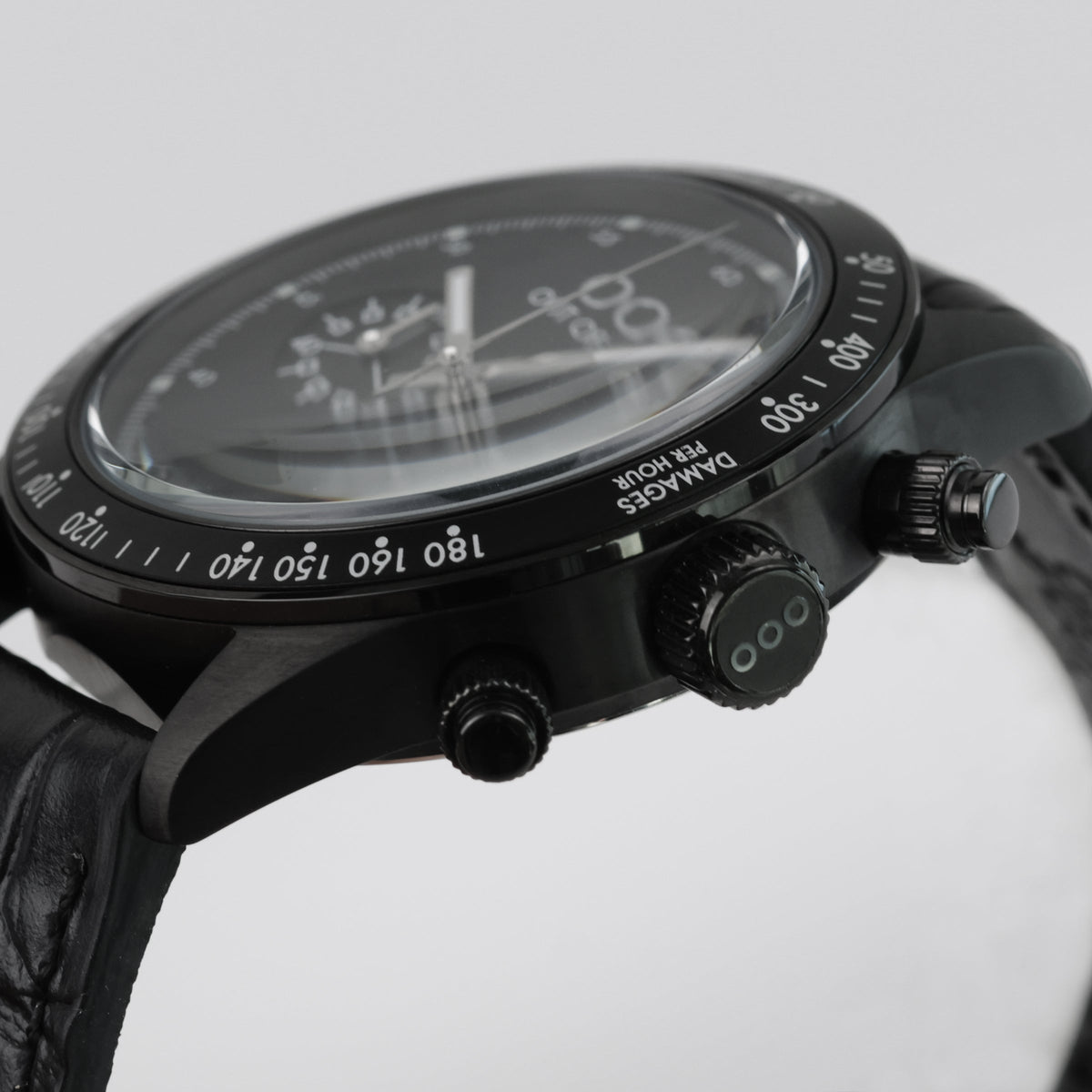 Orologio cronografo con lunetta nera e quadrante nero, cinturino in pelle nera