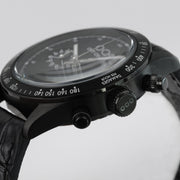 Orologio cronografo con lunetta nera e quadrante nero, cinturino in pelle nera