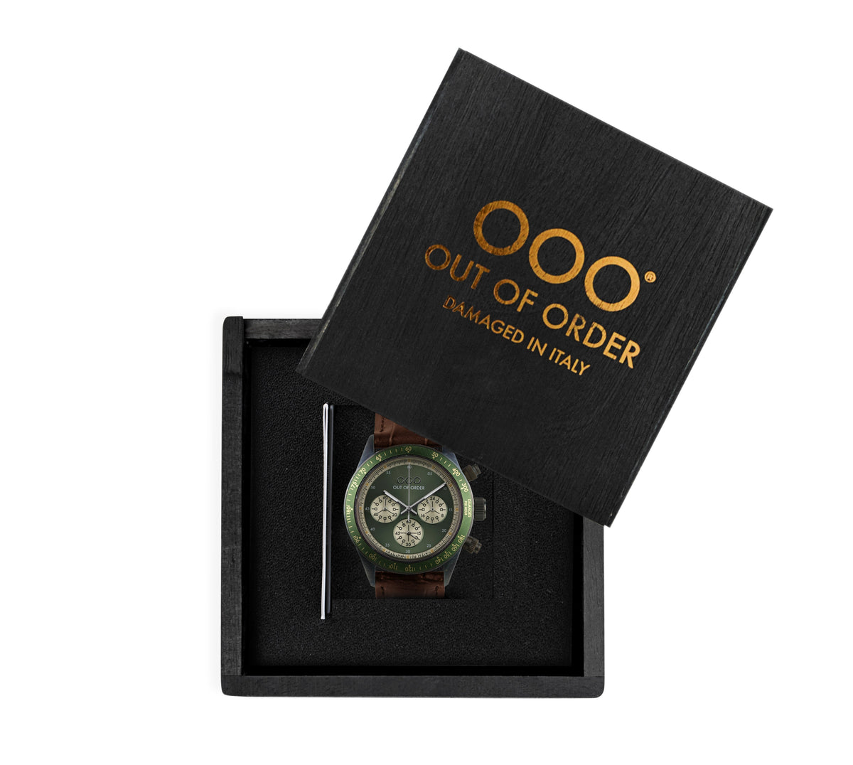 Confezione OOO con cartoncino Out Of Order e orologio cronografo nel box.