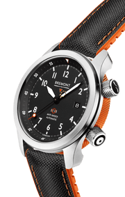 Orologio automatico con quadrante nero e cinturino nero arancione in tessuto.