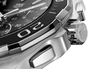 Orologio TAG Heuer Aquaracer: dettaglio cassa acciaio, corona e indici minuteria