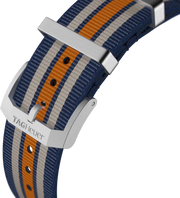 Orologio con cinturino NATO blu a righe e fibbia in metallo, lato del bracciale