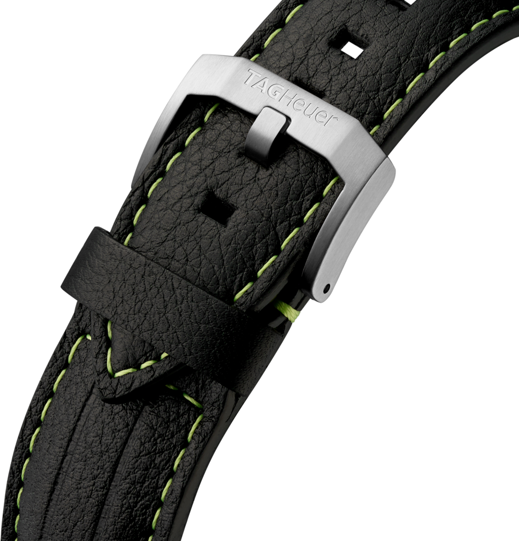 Cinturino in pelle nera con cuciture verdi e fibbia in acciaio con logo TAG Heuer