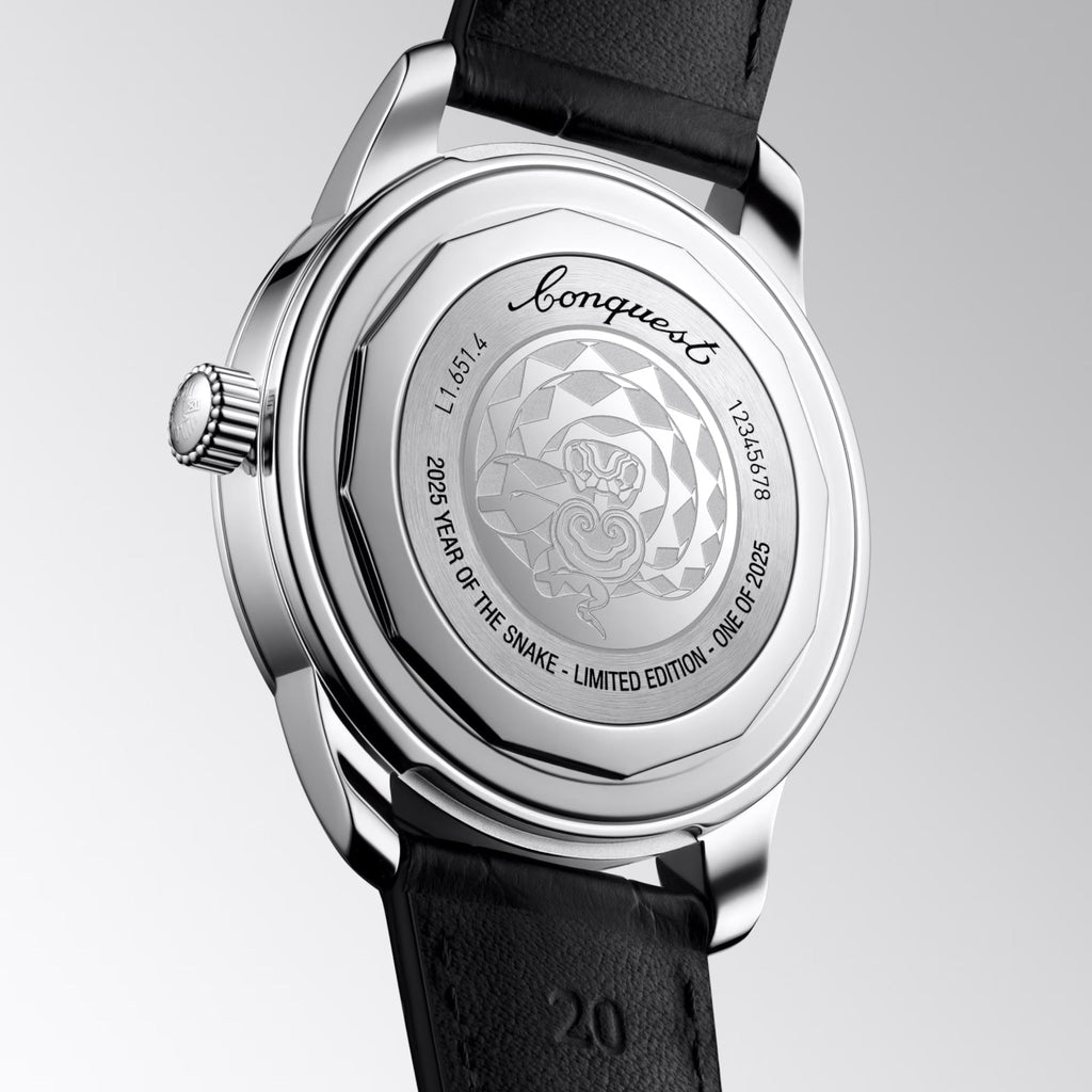 Orologio Longines con cinturino in pelle nera e fondello con incisione serpente