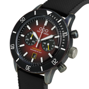 Orologio pilota con quadrante rosso scuro, contatori neri e cinturino nero in silicone