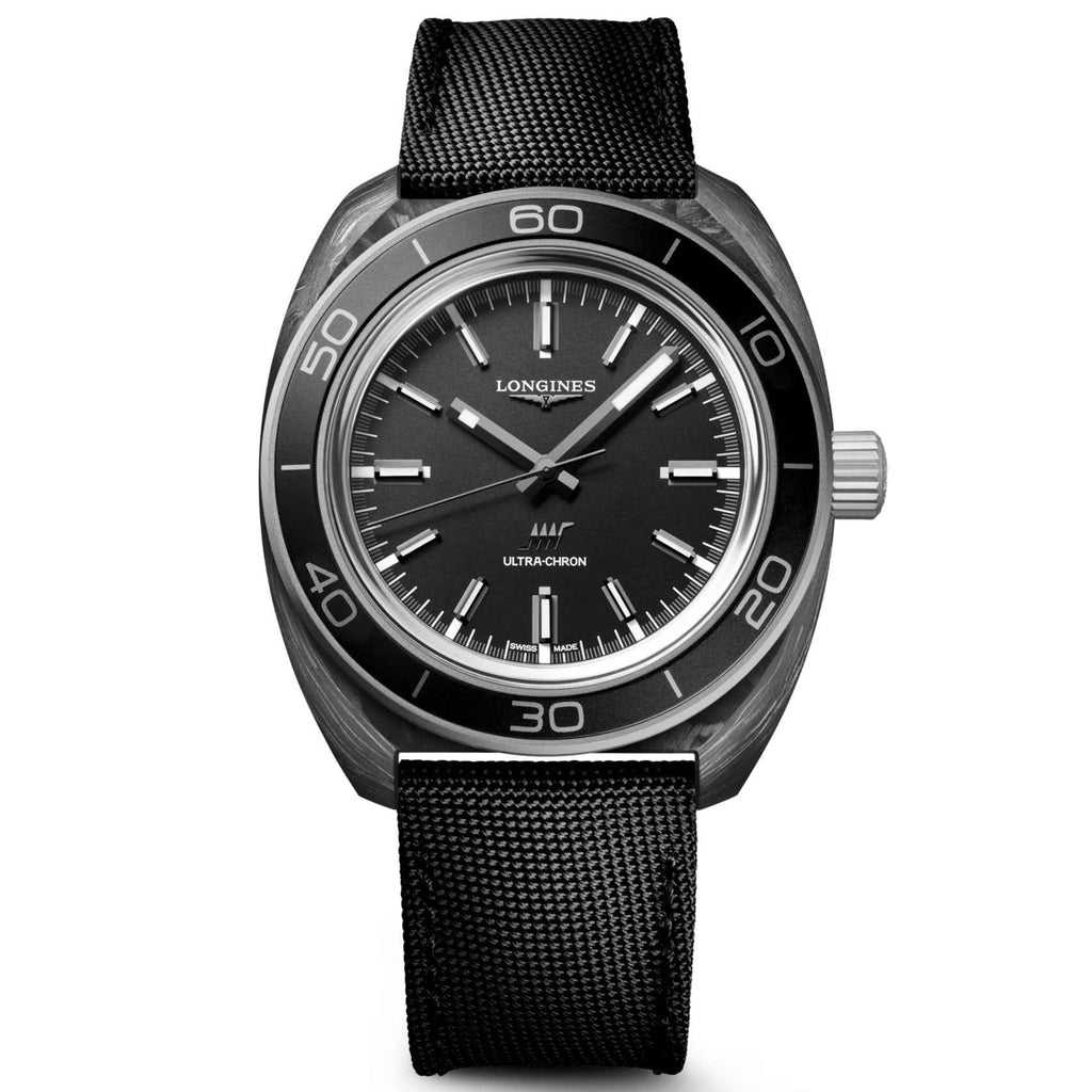 Orologio Longines Ultra‑Chron 43 mm: quadrante antracite e cinturino nero in tessuto.