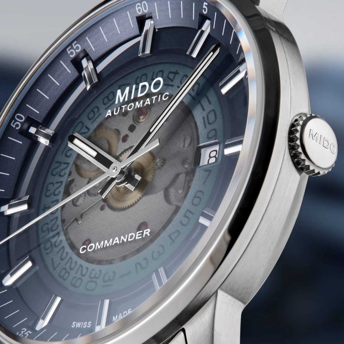 MIDO Commander Gradient Automatico Uomo 40 mm Acciaio 316L Quadrante Trasparente Fumé Blu Vetro Zaffiro Data Caliber 80 Bracciale Acciaio 50 m Swiss Made Ref. M021.407.11.411.01 Oasi Watch