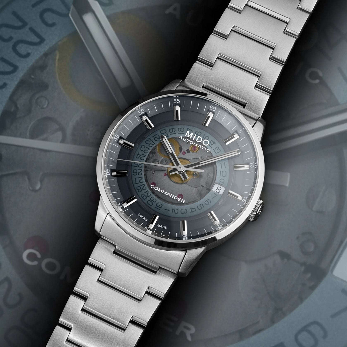 Orologio MIDO Commander con bracciale in acciaio e quadrante blu fumé