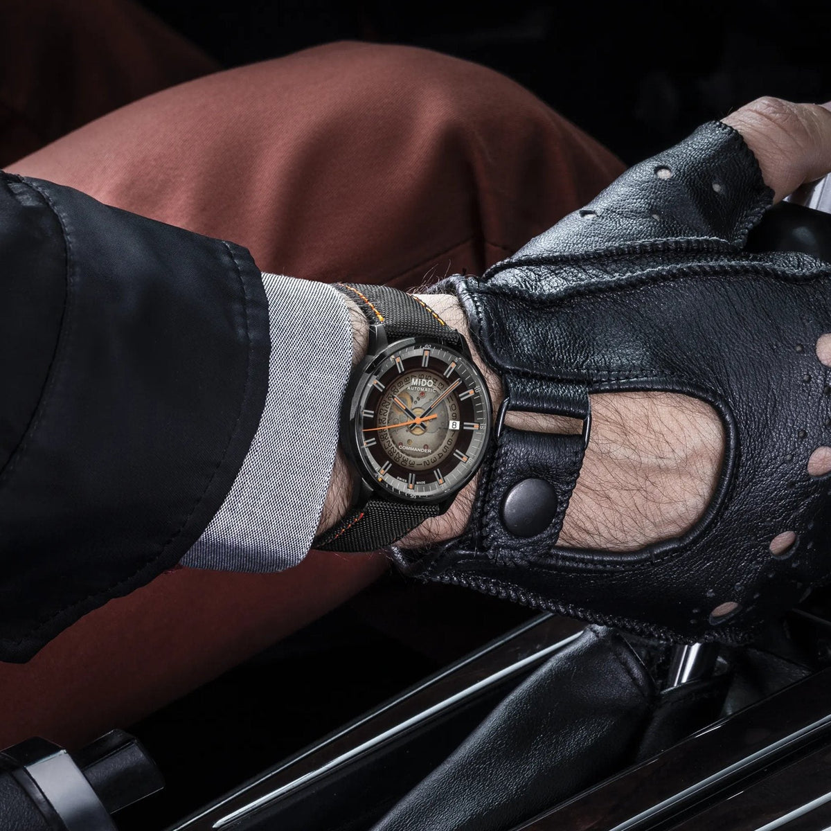 MIDO Commander Gradient Automatico Uomo 40 mm Acciaio 316L PVD Nero Quadrante Trasparente Fumé Nero Vetro Zaffiro Data Caliber 80 Cinturino Nero 50 m Swiss Made Ref. M021.407.37.411.00 Oasi Watch