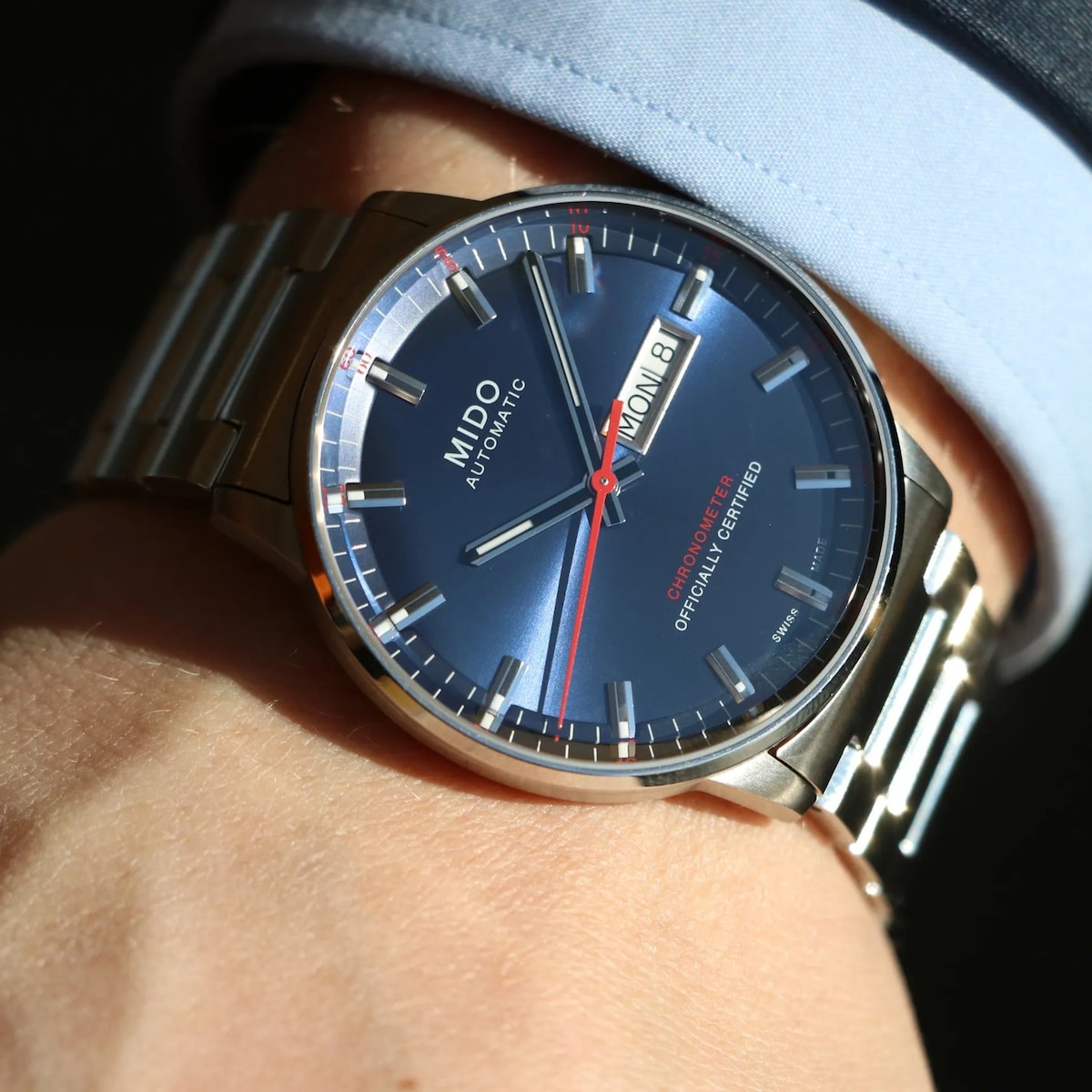 MIDO Commander Chronometer Automatico Uomo 40 mm Acciaio 316L Quadrante Blu Dégradé Vetro Zaffiro COSC Day-Date Caliber 80 Si Bracciale Acciaio 50 m Swiss Made Ref. M021.431.11.041.00 Oasi Watch