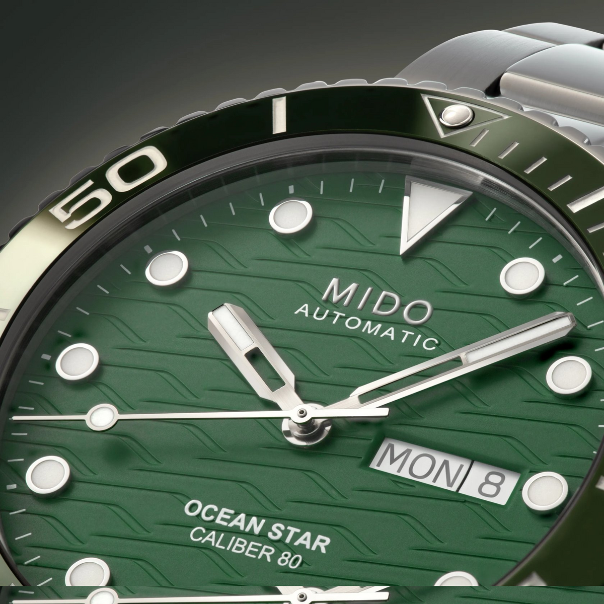 MIDO Ocean Star 200C Automatico Uomo 42,5 mm Acciaio 316L Quadrante Verde Lunetta Ceramica Verde Vetro Zaffiro Day-Date Caliber 80 Bracciale Acciaio 200 m Swiss Made Ref. M042.430.11.091.00 Oasi Watch